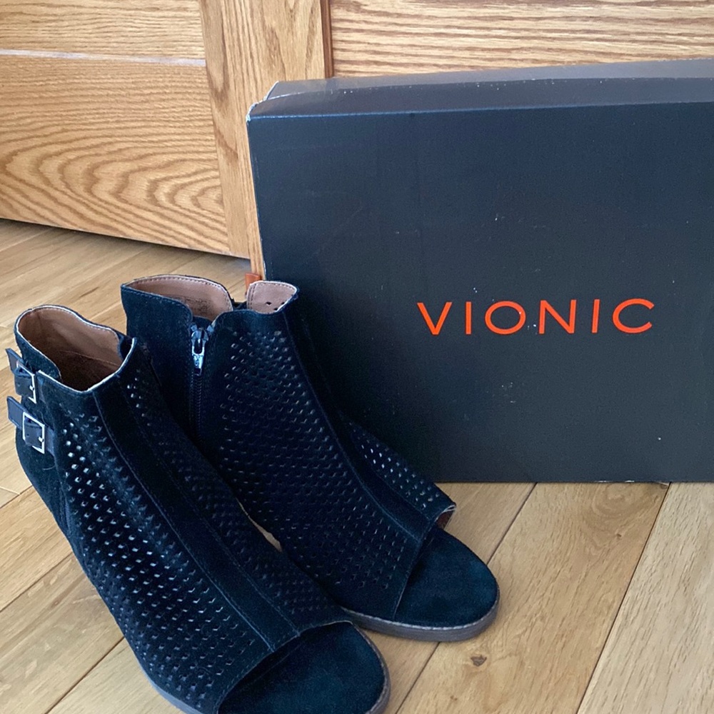 Vionic peep toe booties